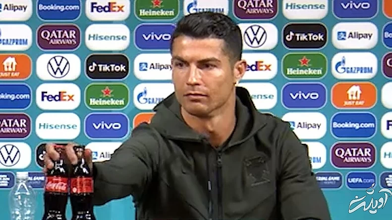 ماجرای سرشاخ شدن رونالدو با «کوکاکولا» چه بود؟